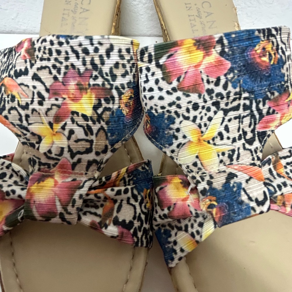 Tuscany by Easy Street flowered wedge sandals. Sz 8 M - Picture 3 of 9